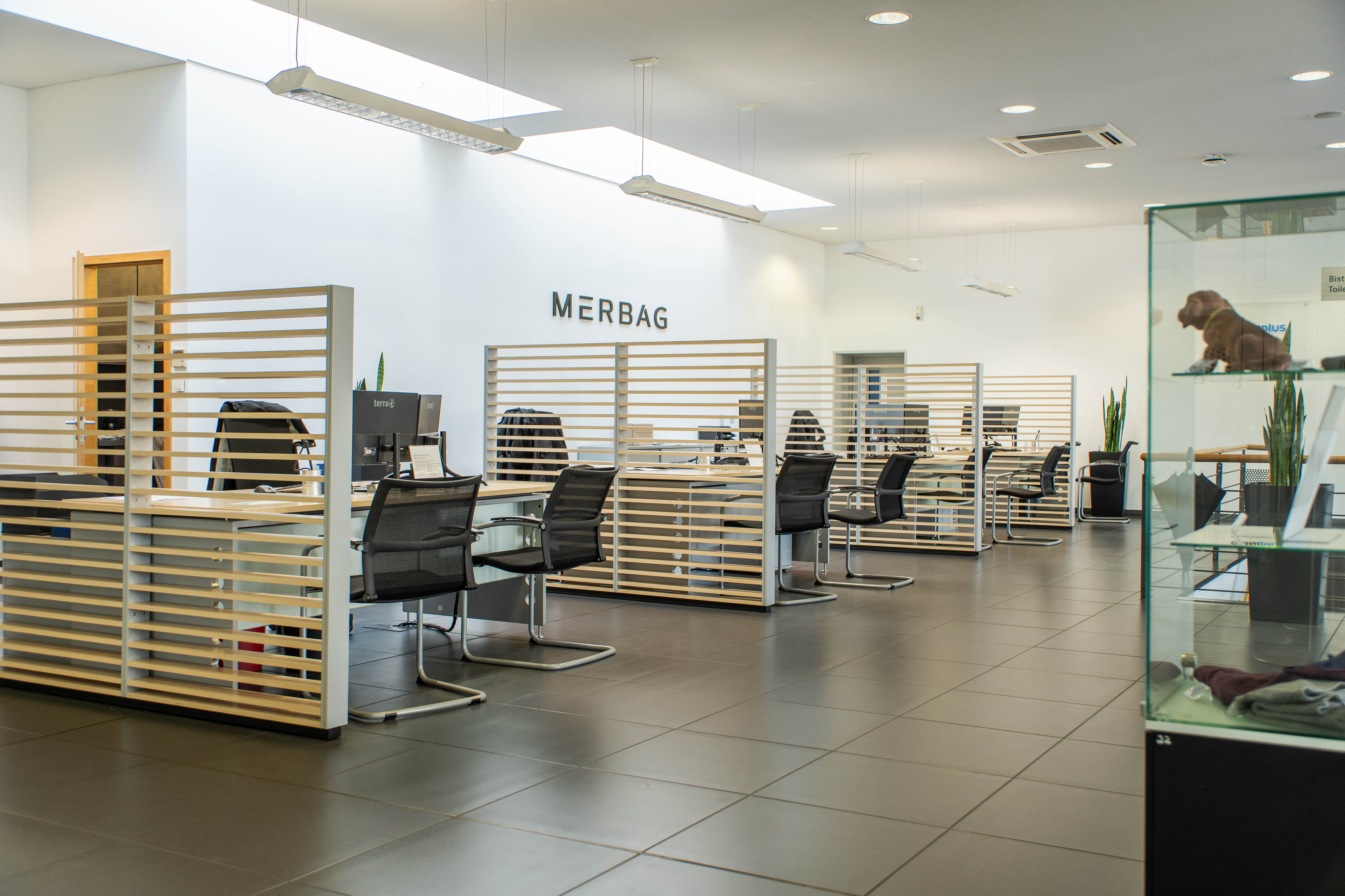 Merbag Wiesbaden | Standort Schierstein Nutzfahrzeug Center - Serviceannahme