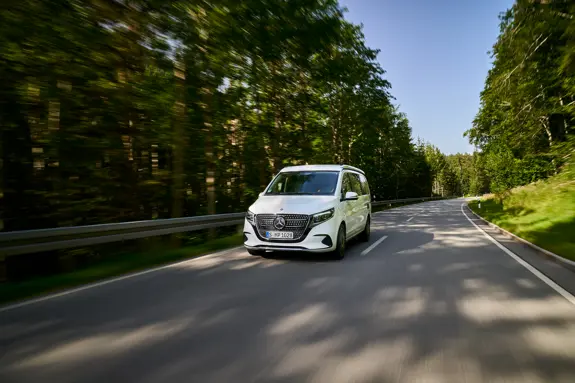 2024 VS20 Facelift V Class Marco Polo Exterior Drivingshot 03 2024 VS20 Facelift V Class Marco Polo Exterior Drivingshot 03