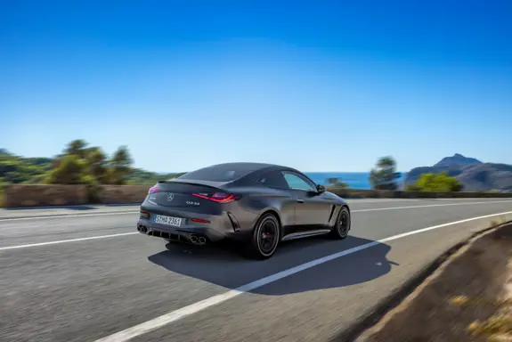 Modell fahrend hinten Modell fahrend hinten