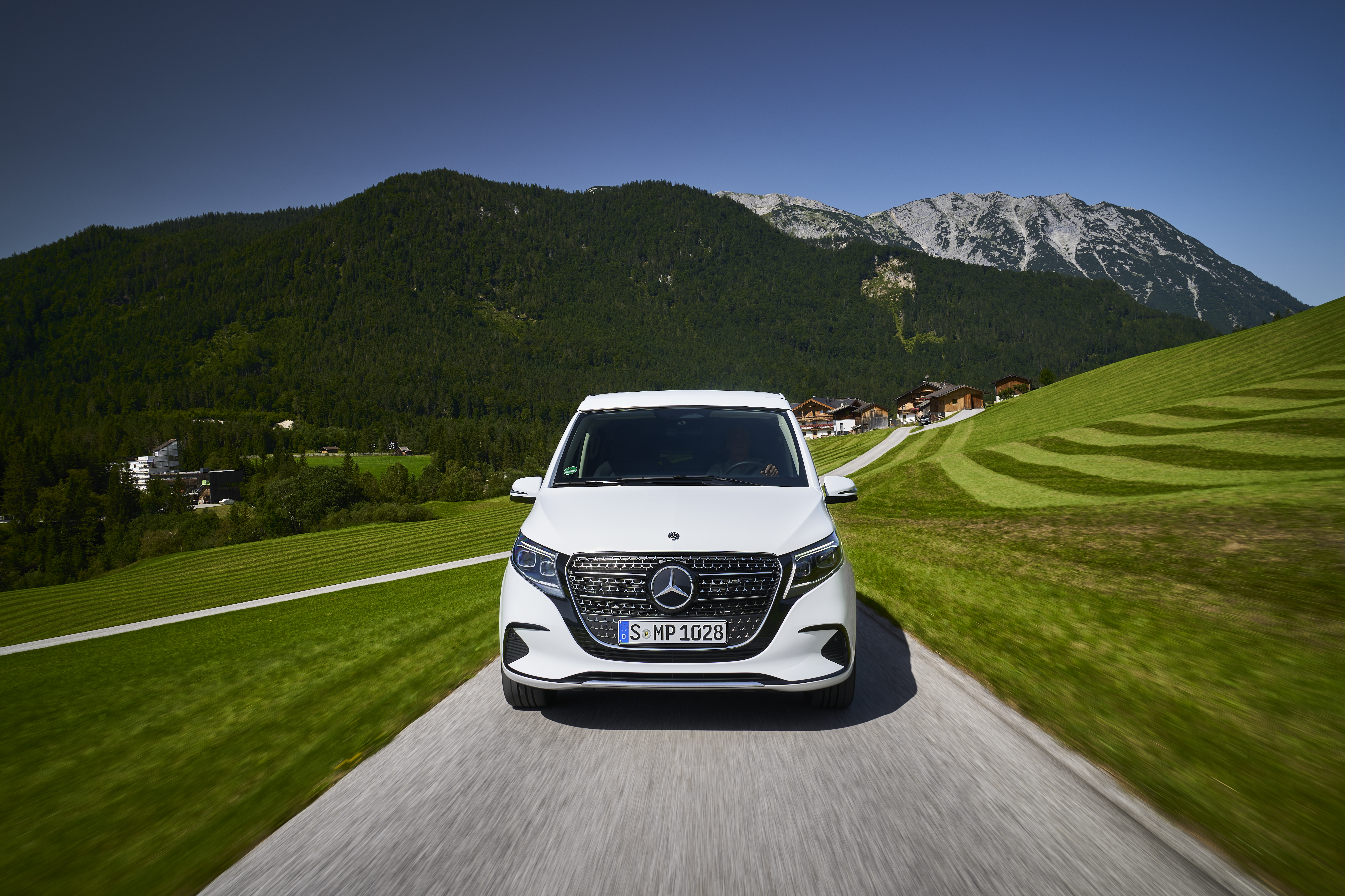 2024 VS20 Facelift V Class Marco Polo Exterior Drivingshot 08