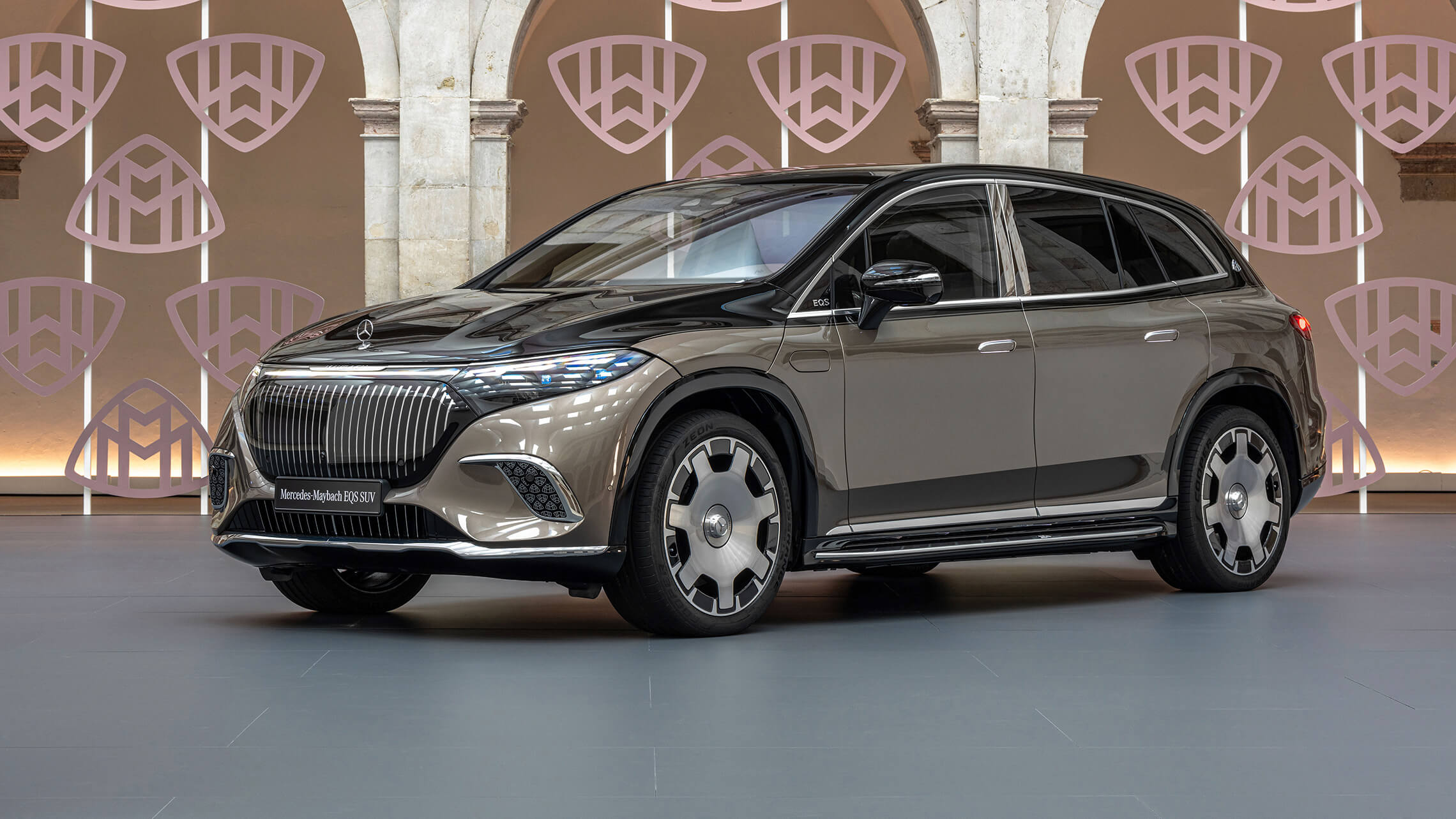 Mercedes Maybach EQS SUV 04 2280X1283px