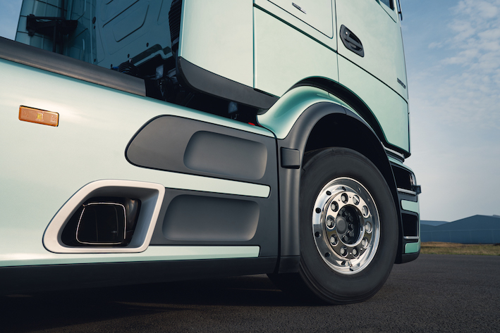 Actros L Details EXT Seitenverkleidung (1)