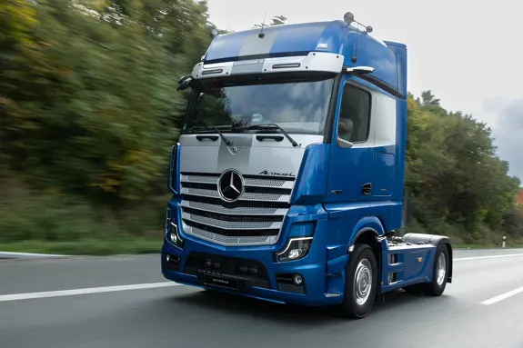 Actros L Edition 3 Fahrend Actros L Edition 3 Fahrend
