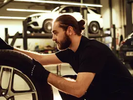 Reifensamstage in Alzey Merbag Bildpool Service Werkstatt Reifenwechsel