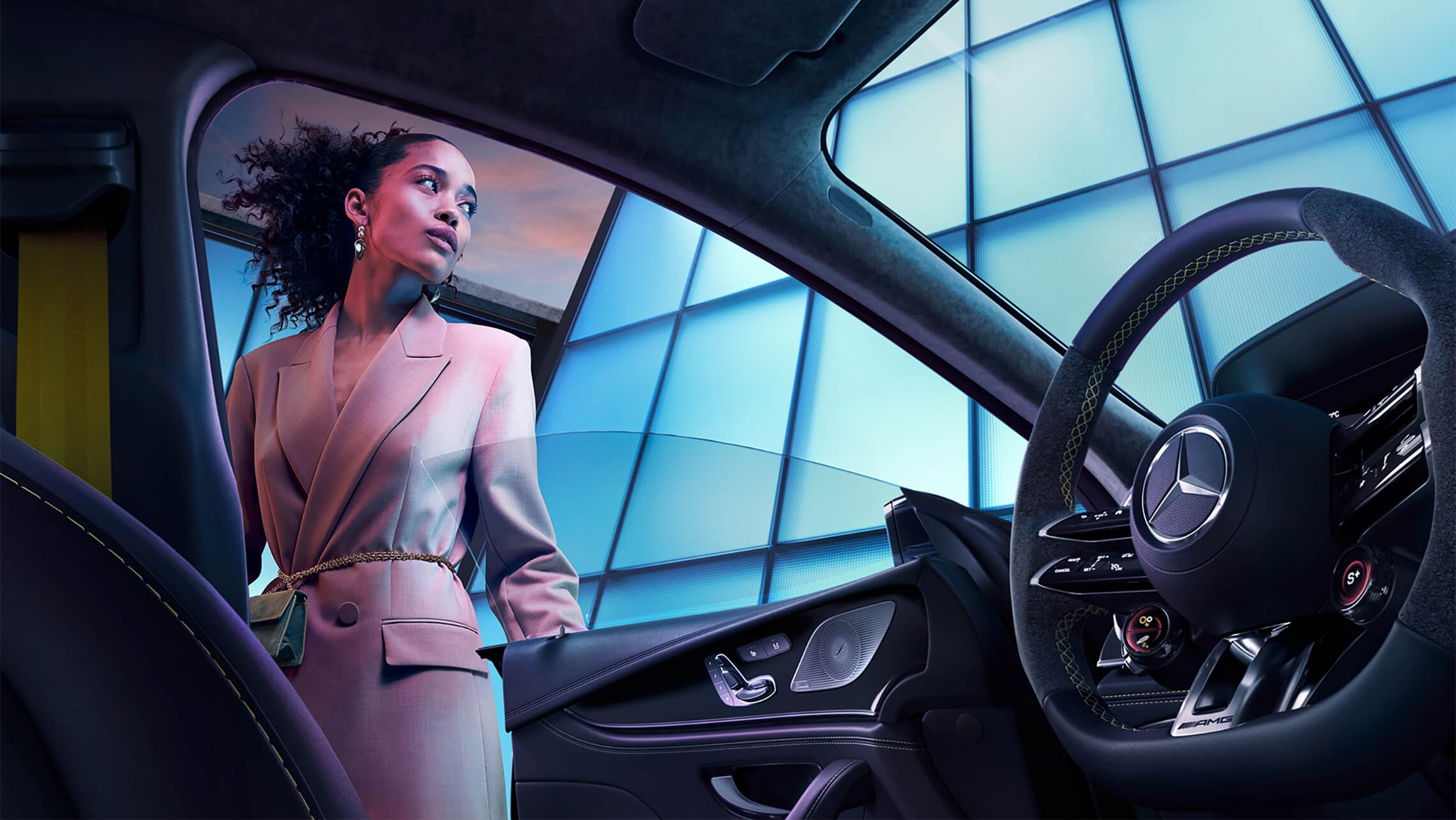 Mercedes AMG GT 53 4MATIC+ 4 Tuerer Coupe Cockpit mit hochwertigen Materialien und exzellenter Fertigungsqualität - Merbag