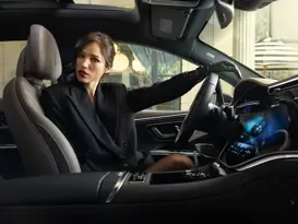 Elektromobilität bei Mercedes-Benz. 9932429 MBUSA Pass Car Pick Your Powertrain MY24 EQE SUV With Talent Image 8 16X9 Original