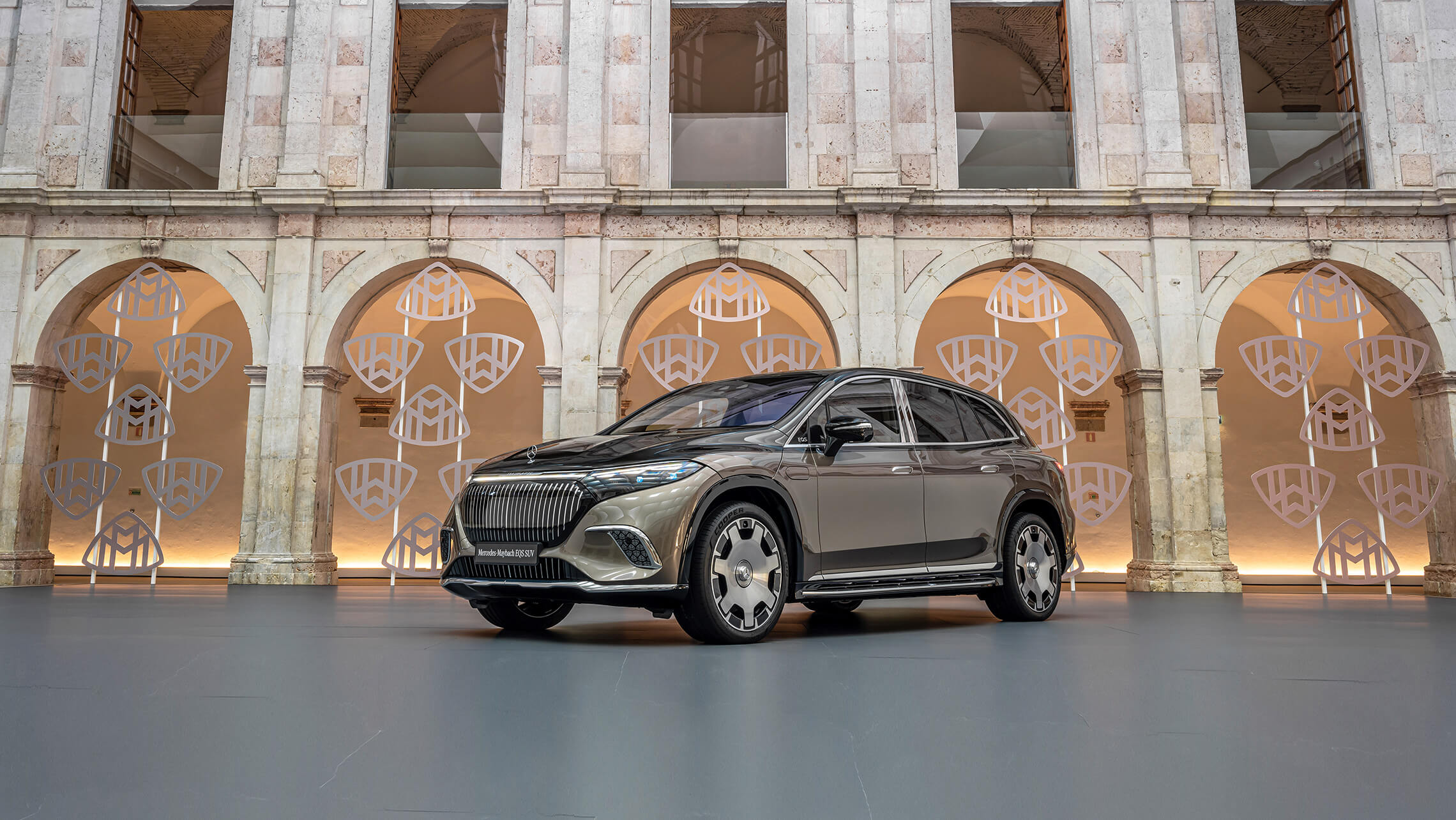 Mercedes Maybach EQS SUV 06 2280X1283px