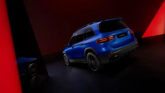 Mercedes-AMG GLB 35 Heckansicht Spektralblau metallic mit Nightpaket - Merbag Mercedes-AMG GLB 35 Heckansicht Spektralblau metallic mit Nightpaket - Merbag