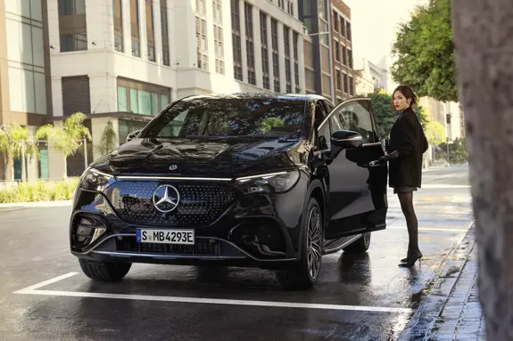 10353471 2024 MB RE Pick Your Powertrain Road Marks 11 RGB Original 10353471 2024 MB RE Pick Your Powertrain Road Marks 11 RGB Original