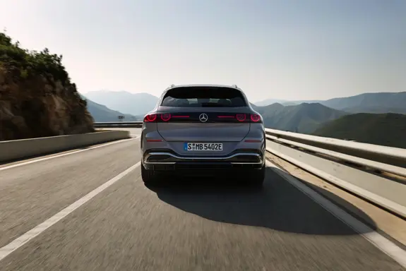 Der Neue Vollelektrische GLC In Der Heckansicht. Ab 2026 Bei Merbag. Der Neue Vollelektrische GLC In Der Heckansicht. Ab 2026 Bei Merbag.