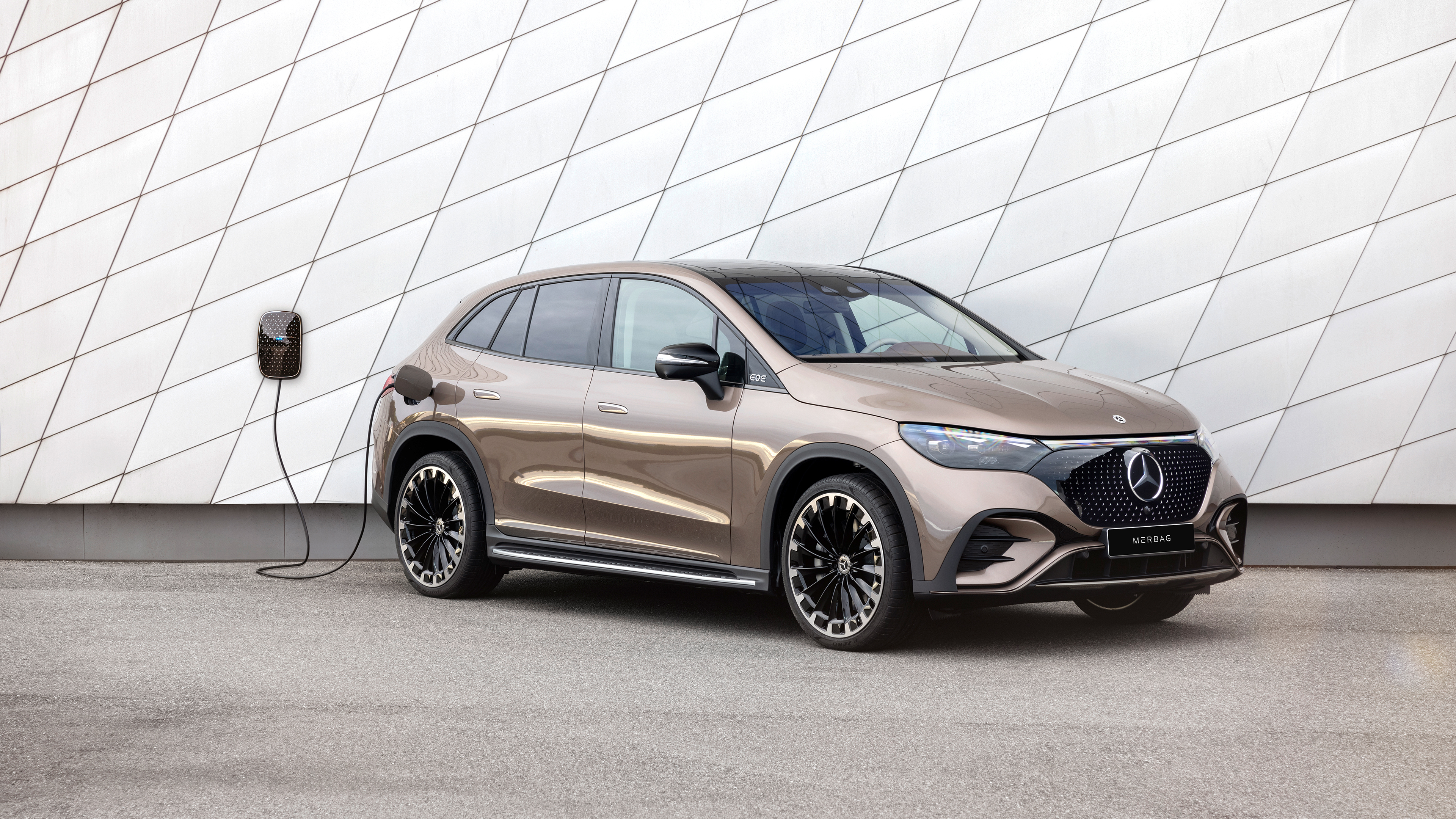 EQE SUV Bühne 3840X2160