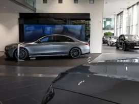 Merbag Wiesbaden Showroom Highlightfläche Mit S Klasse Merbag Wiesbaden Showroom Highlightfläche Mit S Klasse