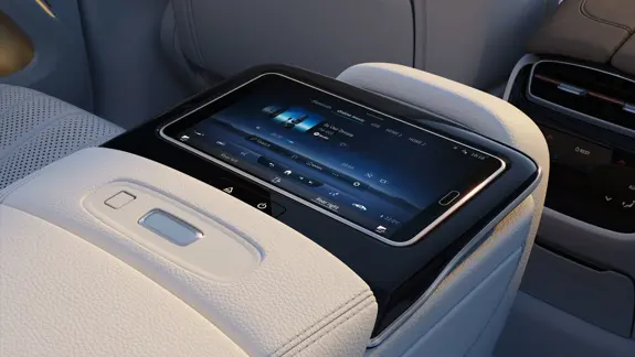 Mercedes-Benz EQS SUV Tablet für Fondpassagiere - Merbag Mercedes-Benz EQS SUV Tablet für Fondpassagiere - Merbag