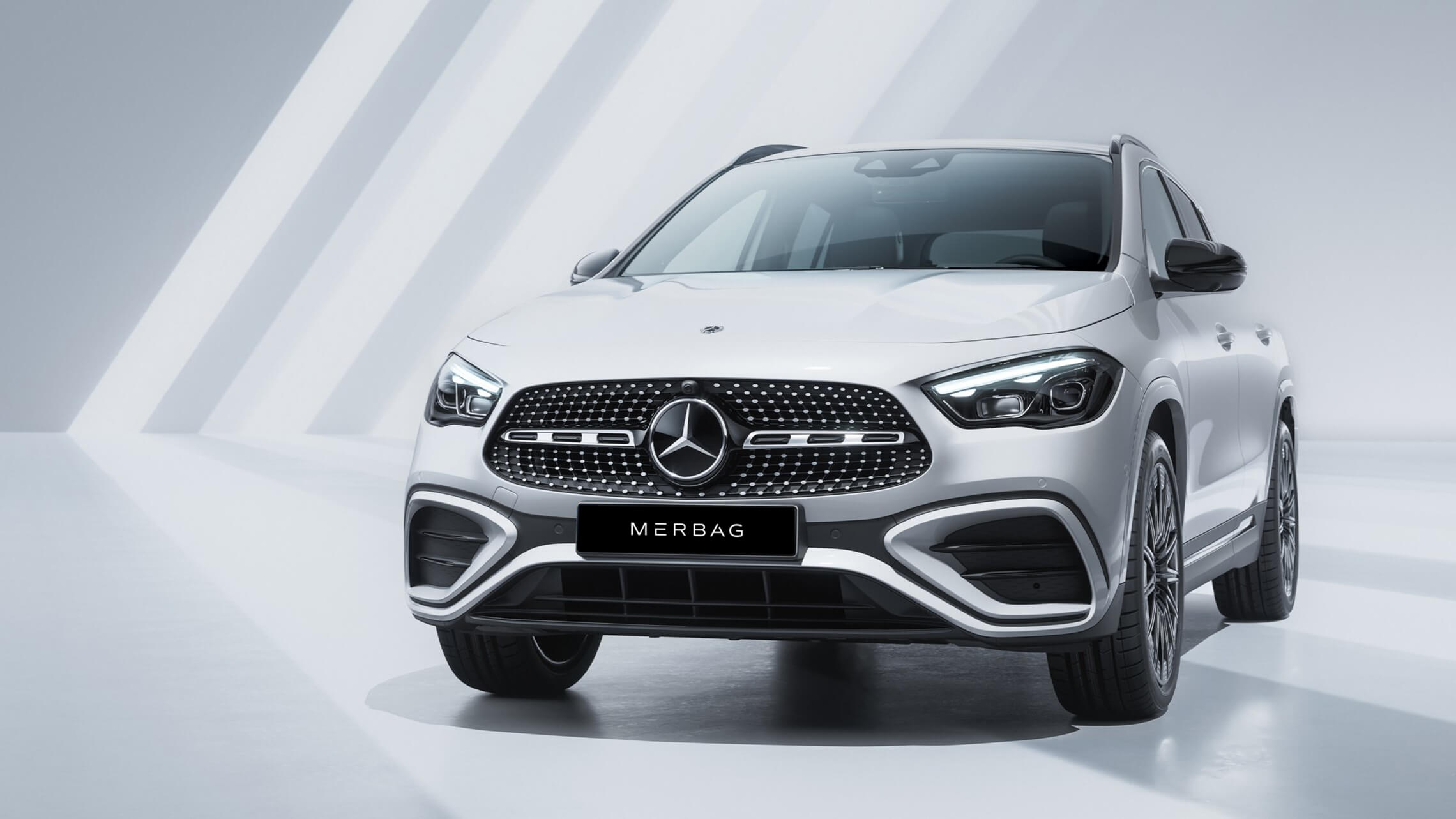 Mercedes-Benz GLA AMG Line in Polarweiß bei Merbag