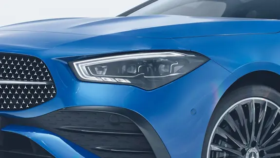 Mercedes-Benz CLA Coupe in Spektralblau metallic. Digital Light Scheinwerfer - Merbag Mercedes-Benz CLA Coupe in Spektralblau metallic. Digital Light Scheinwerfer - Merbag