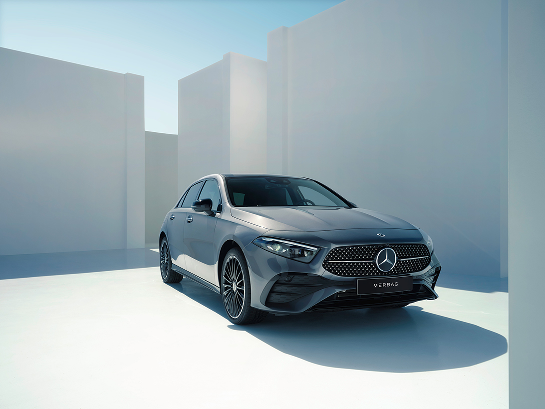 A-Klasse Kompaktlimousine in Mountaingrau metallic Frontansicht