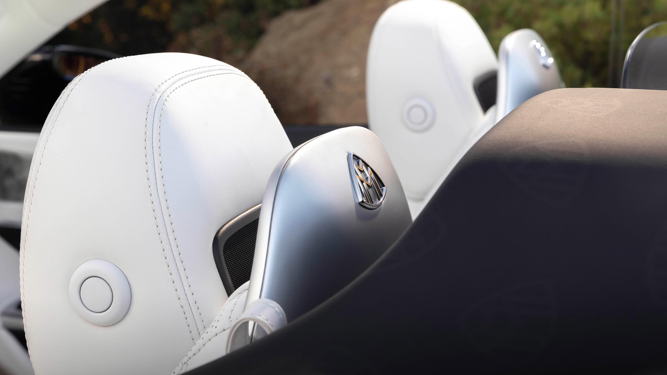 Maybach SL Monogram Series 09 2280X1283